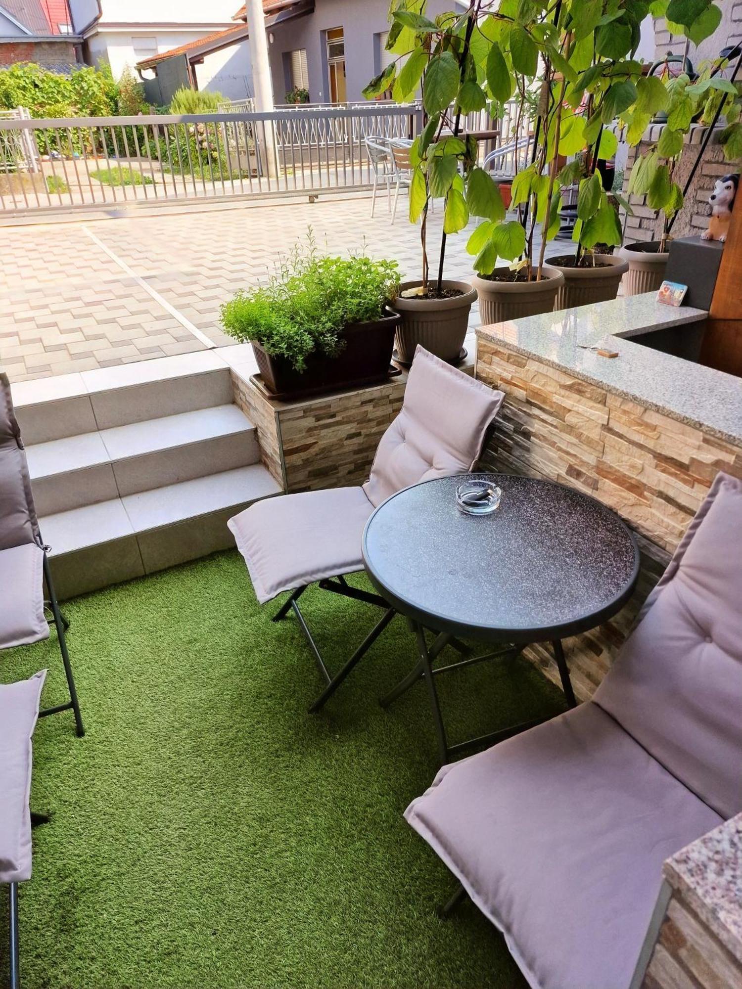 Studio Apartman Lorena Apartment Zagreb Exterior photo